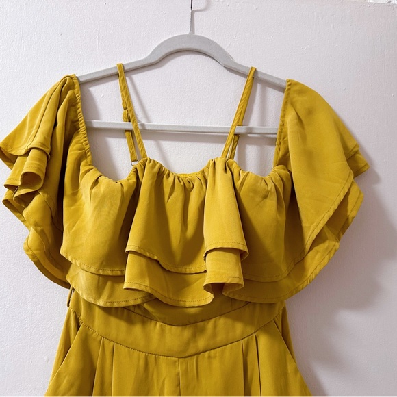 Unique Vintage Off-the-Shoulder Yellow Jumpsuit - small - Picture 3 of 3